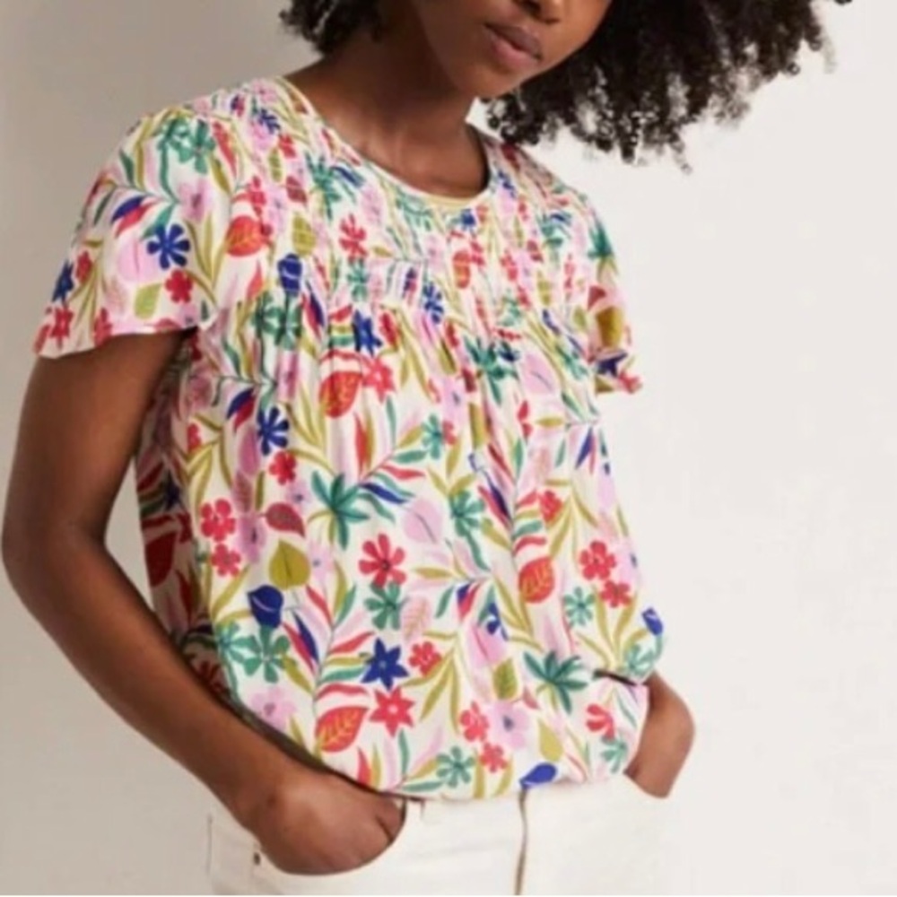 🦋3/$15 Boden Layla floral print smocked top preowned 6